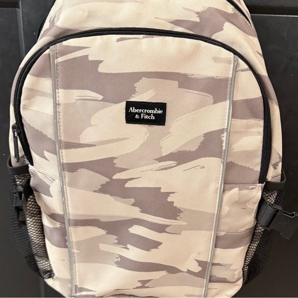 Like new condition Abercrombie kids backpack - Picture 2 of 6